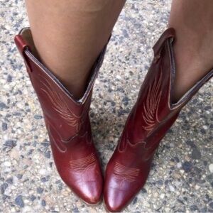 🤩🤩 Vintage Bordeaux Cowboy Boots